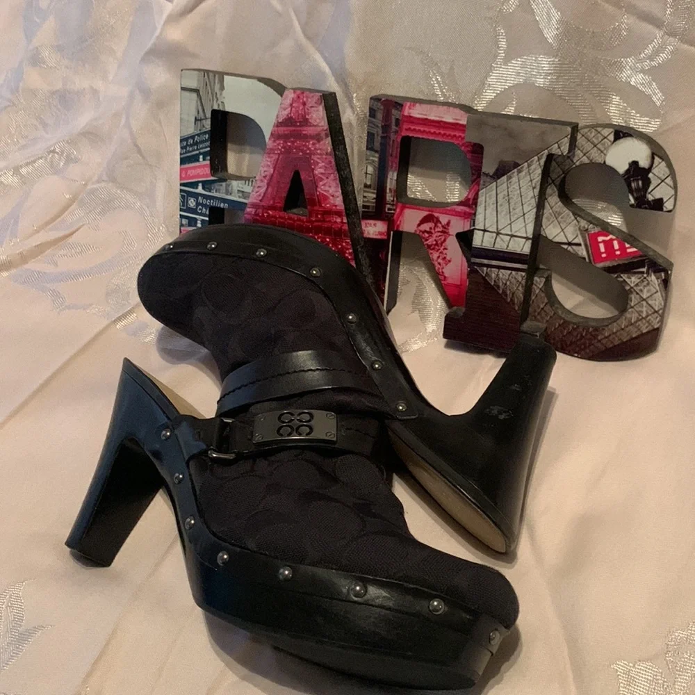 COACH clogs black size: 10 in good worn condition with signs of wear and repair. - Picture 4 of 12